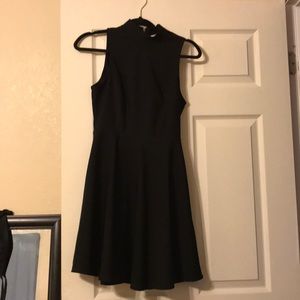 Black sleeveless dress